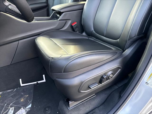 new 2025 Jeep Grand Cherokee car, priced at $38,087