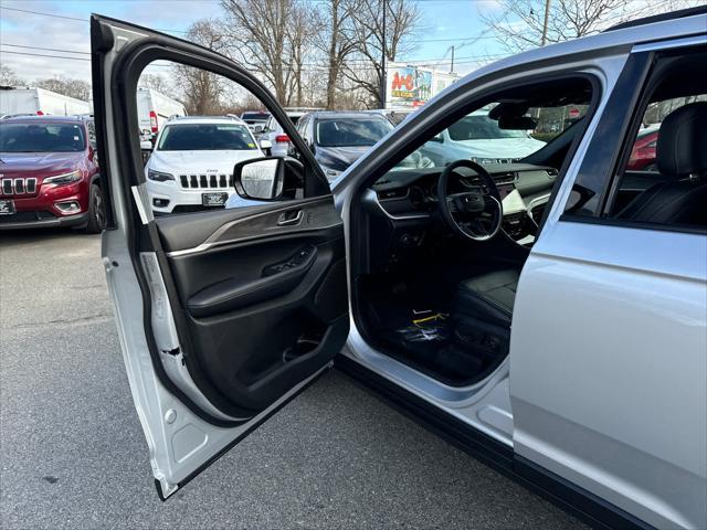 new 2025 Jeep Grand Cherokee car, priced at $38,087