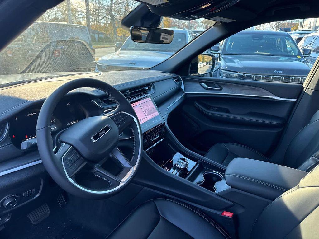 new 2025 Jeep Grand Cherokee car, priced at $44,809