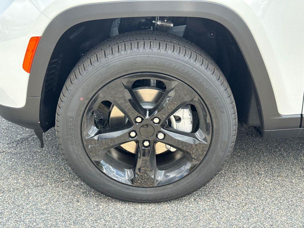 new 2025 Jeep Grand Cherokee car, priced at $45,548