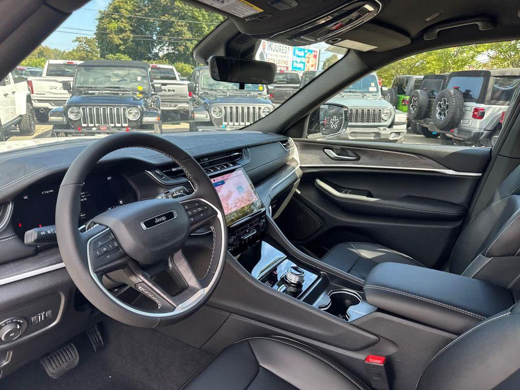 new 2025 Jeep Grand Cherokee car, priced at $45,548