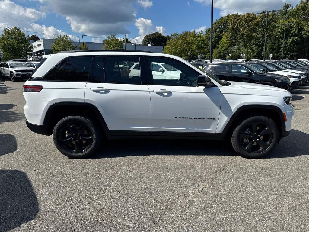 new 2025 Jeep Grand Cherokee car, priced at $45,548