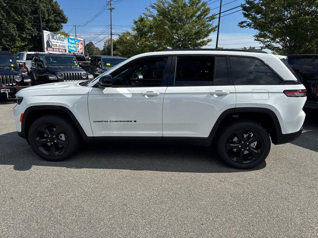 new 2025 Jeep Grand Cherokee car, priced at $45,548