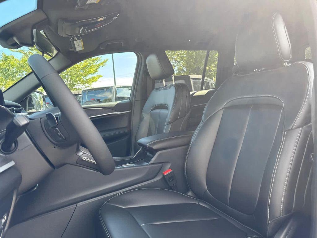 new 2025 Jeep Grand Cherokee car, priced at $45,548