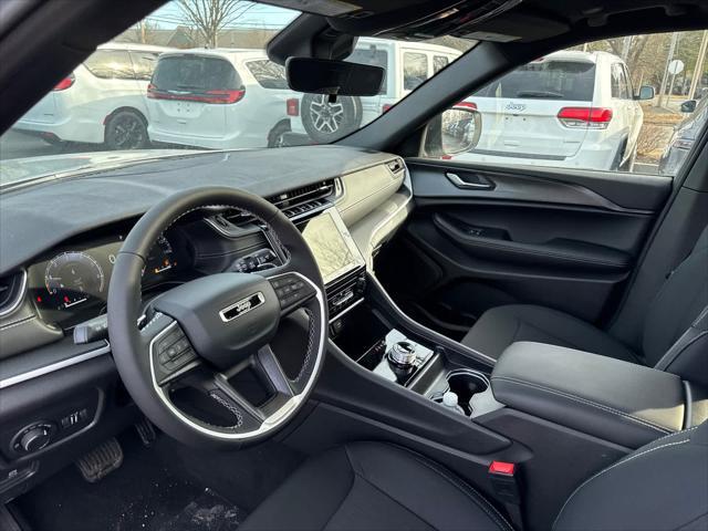 new 2025 Jeep Grand Cherokee car, priced at $37,132