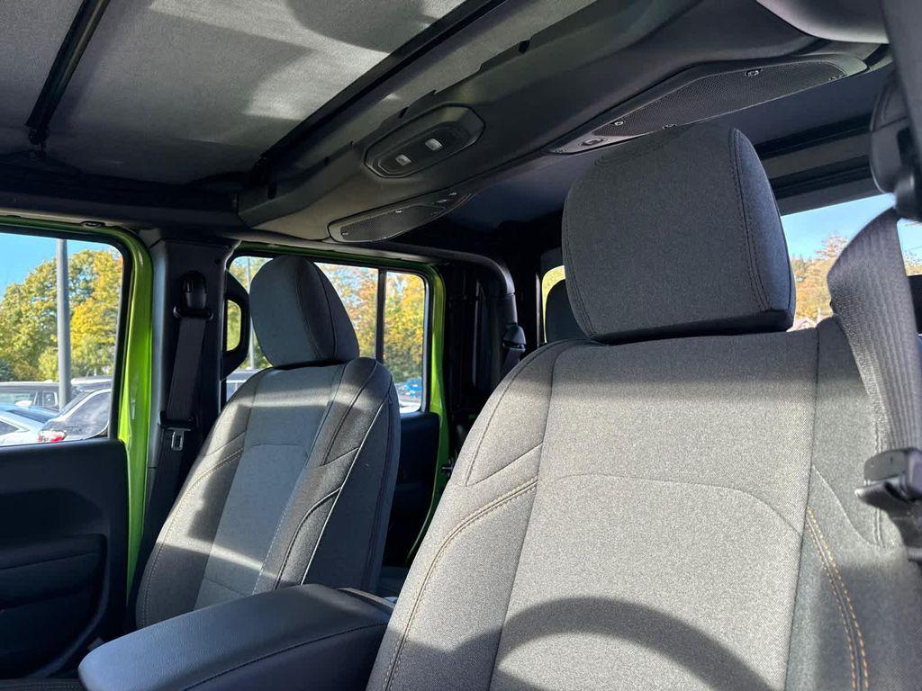 new 2025 Jeep Gladiator car, priced at $37,464