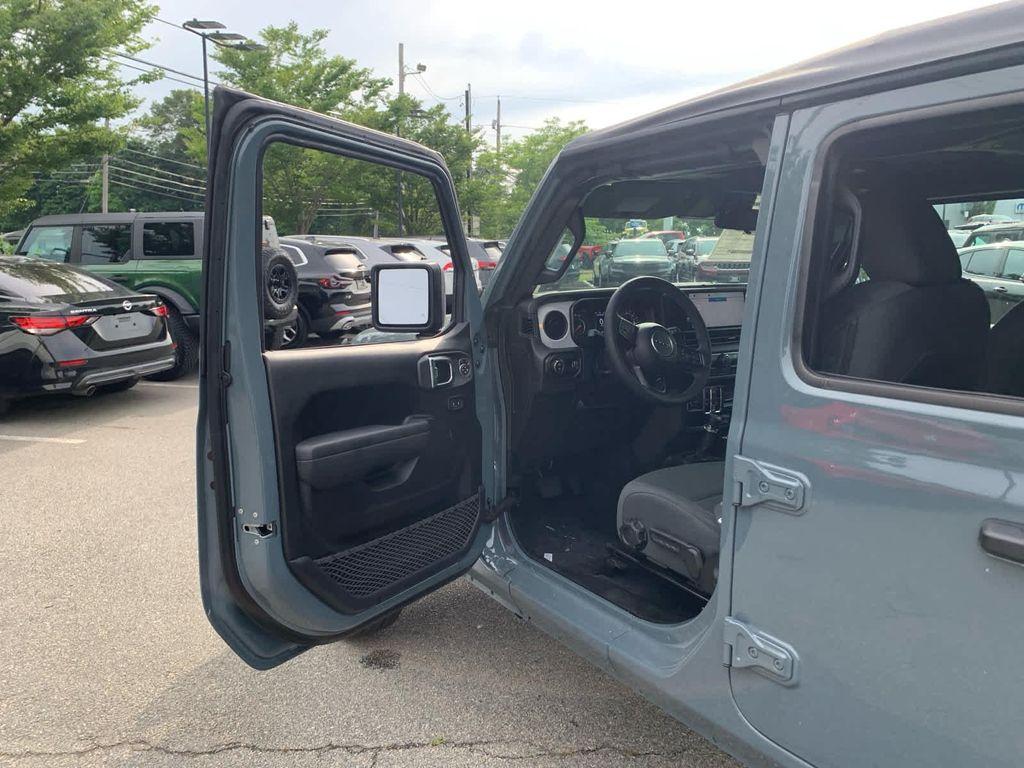 new 2025 Jeep Gladiator car, priced at $41,889