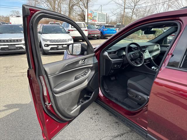 new 2025 Jeep Grand Cherokee car, priced at $39,530