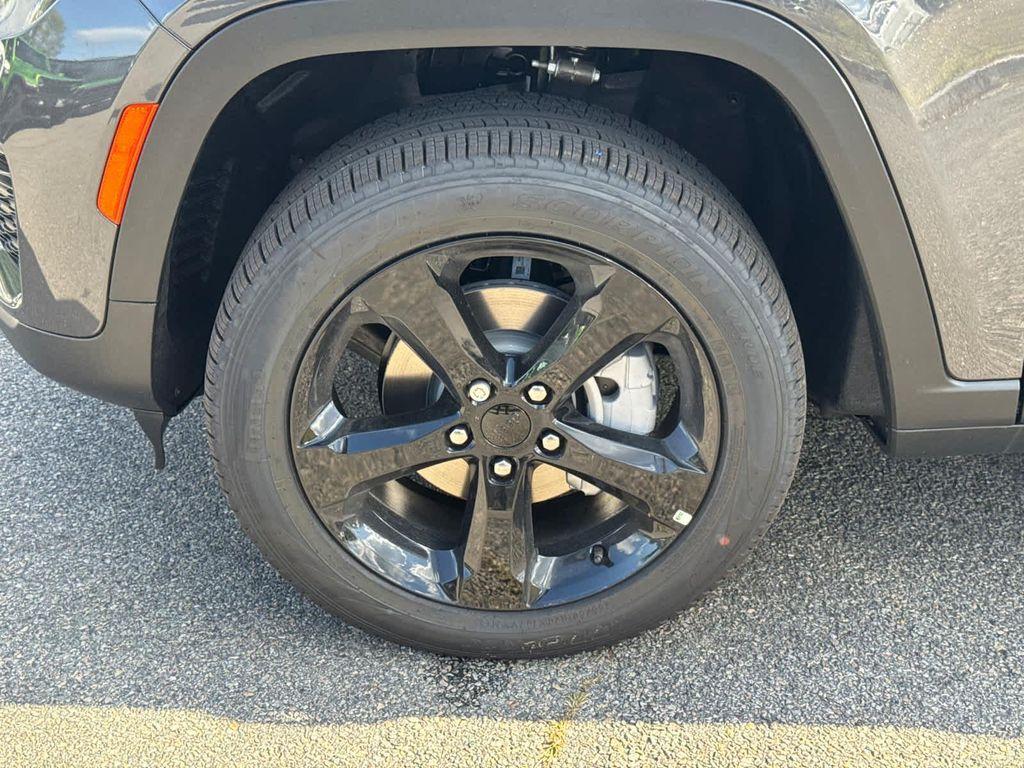 new 2025 Jeep Grand Cherokee car, priced at $46,209