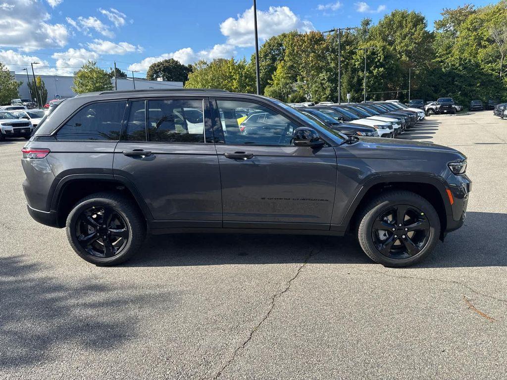 new 2025 Jeep Grand Cherokee car, priced at $46,209