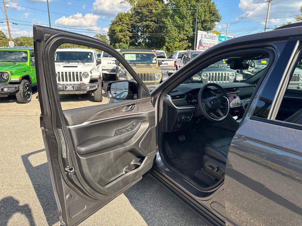 new 2025 Jeep Grand Cherokee car, priced at $46,209