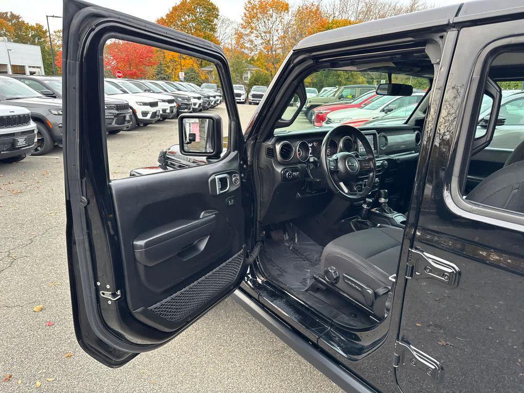 used 2022 Jeep Gladiator car, priced at $31,300