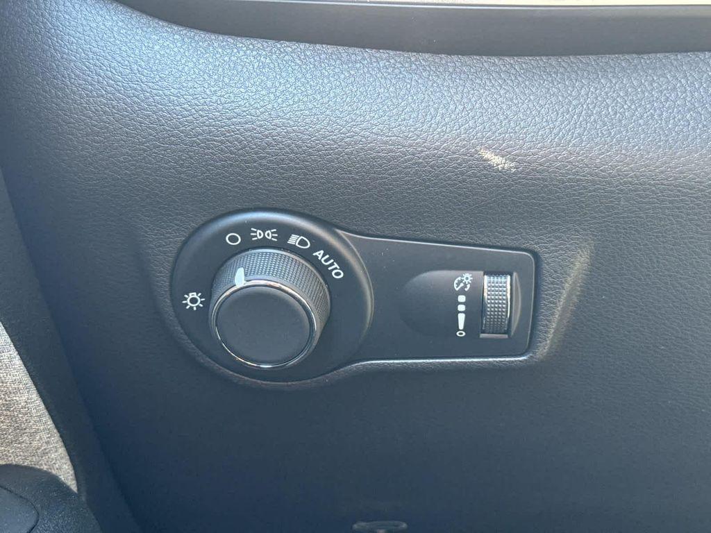 new 2025 Jeep Compass car, priced at $30,089