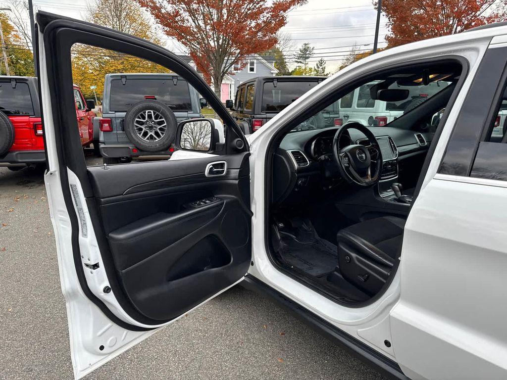 used 2022 Jeep Grand Cherokee car, priced at $25,900