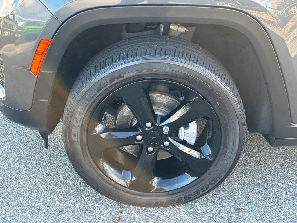 used 2022 Jeep Grand Cherokee car, priced at $29,900