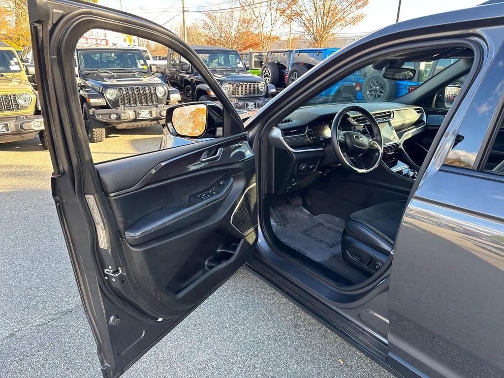 used 2022 Jeep Grand Cherokee car, priced at $29,900