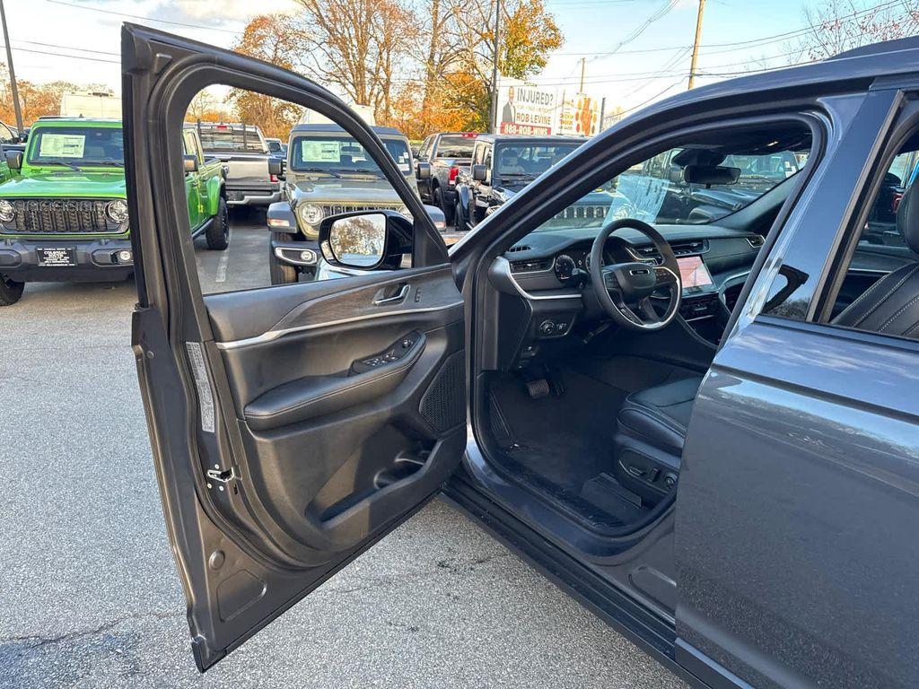 new 2025 Jeep Grand Cherokee car, priced at $47,968
