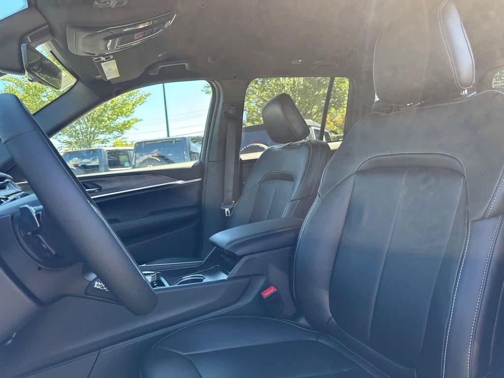 new 2025 Jeep Grand Cherokee car, priced at $45,548