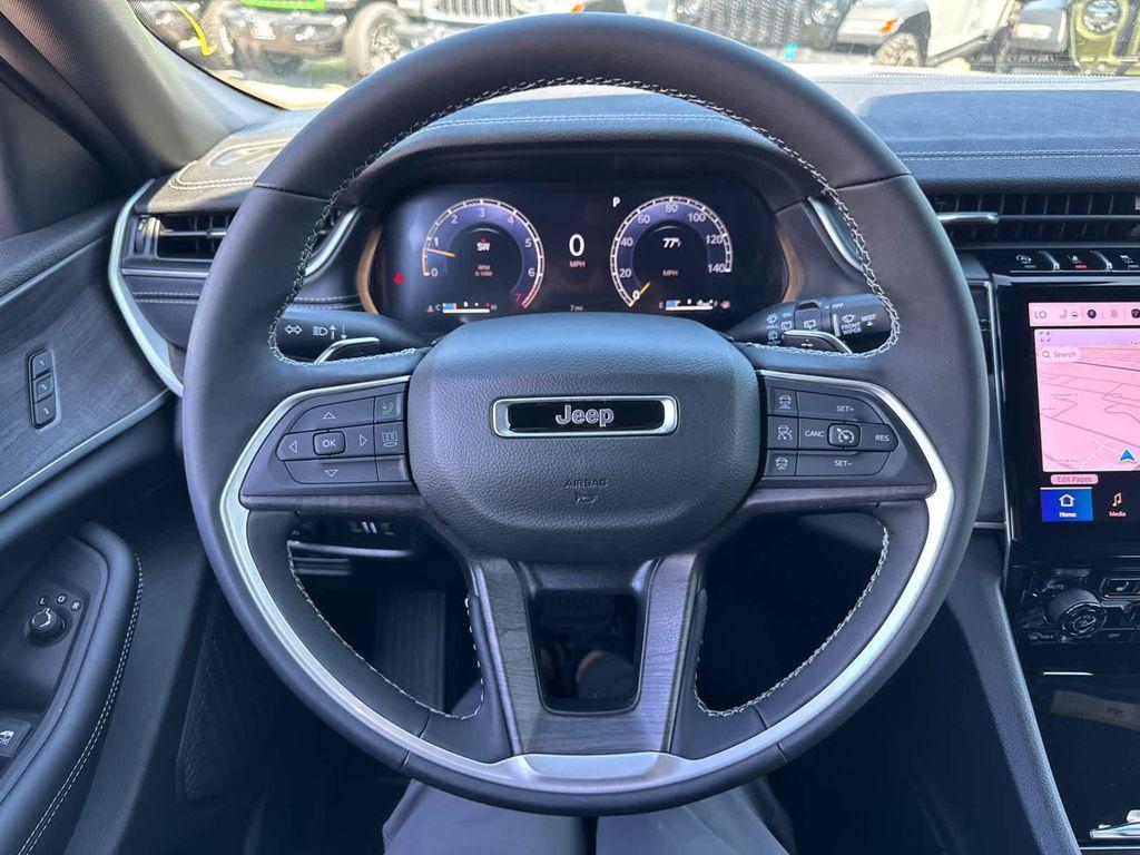 new 2025 Jeep Grand Cherokee car, priced at $45,548