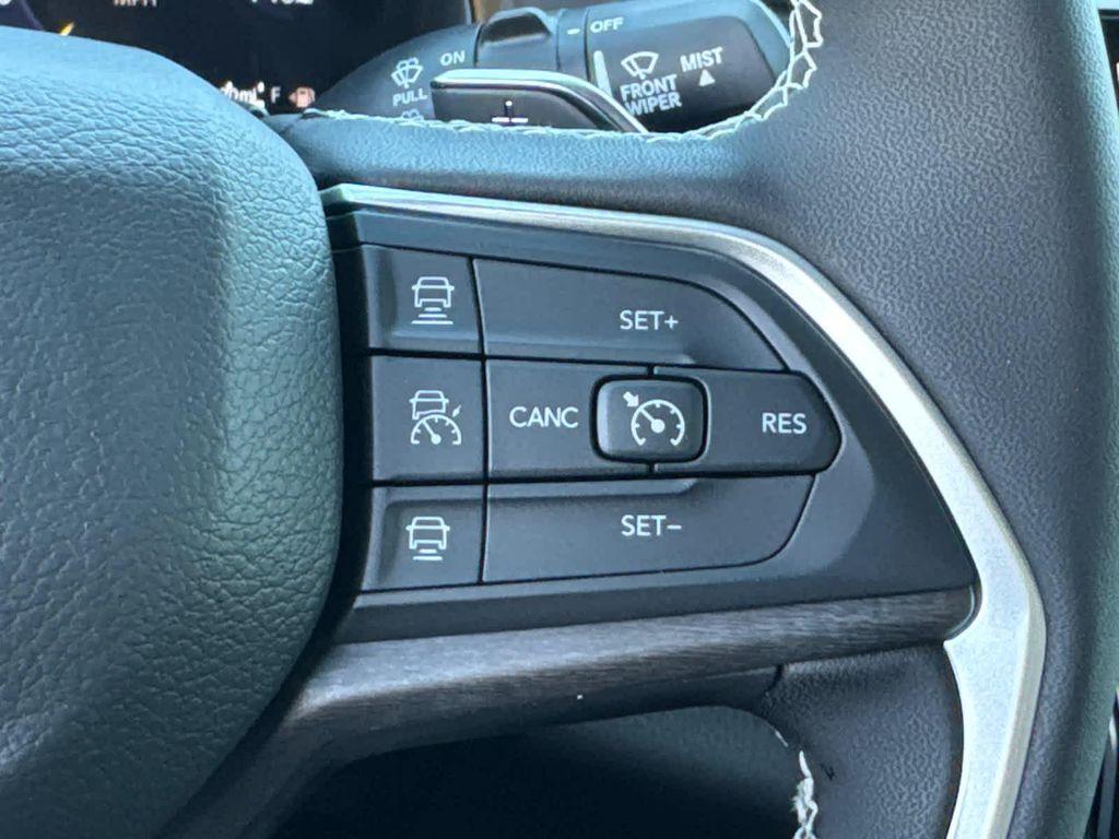 new 2025 Jeep Grand Cherokee car, priced at $45,548