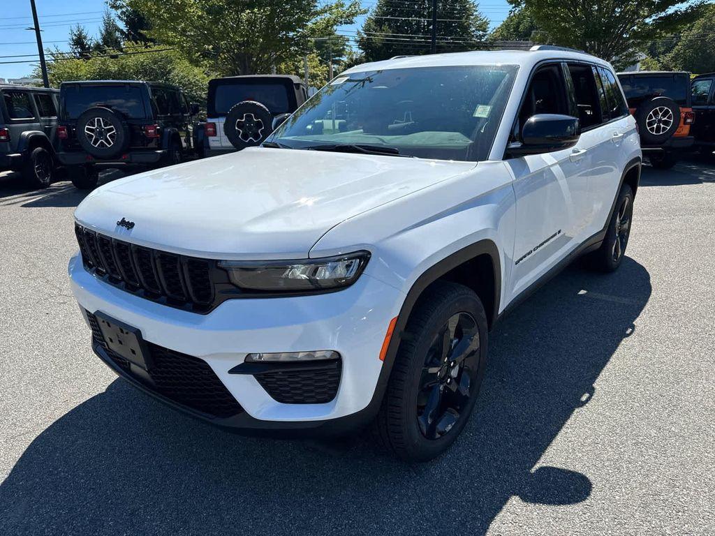 new 2025 Jeep Grand Cherokee car, priced at $45,548