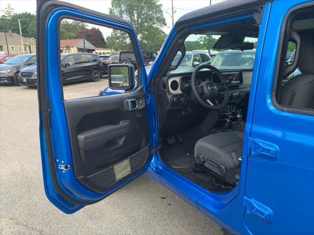 new 2025 Jeep Wrangler car, priced at $39,752