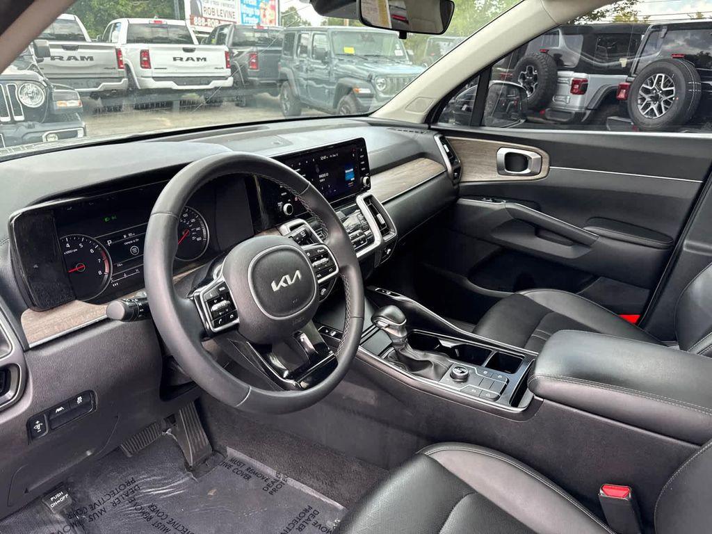 used 2023 Kia Sorento car, priced at $25,900
