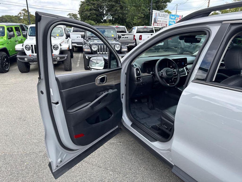 used 2023 Kia Sorento car, priced at $25,900