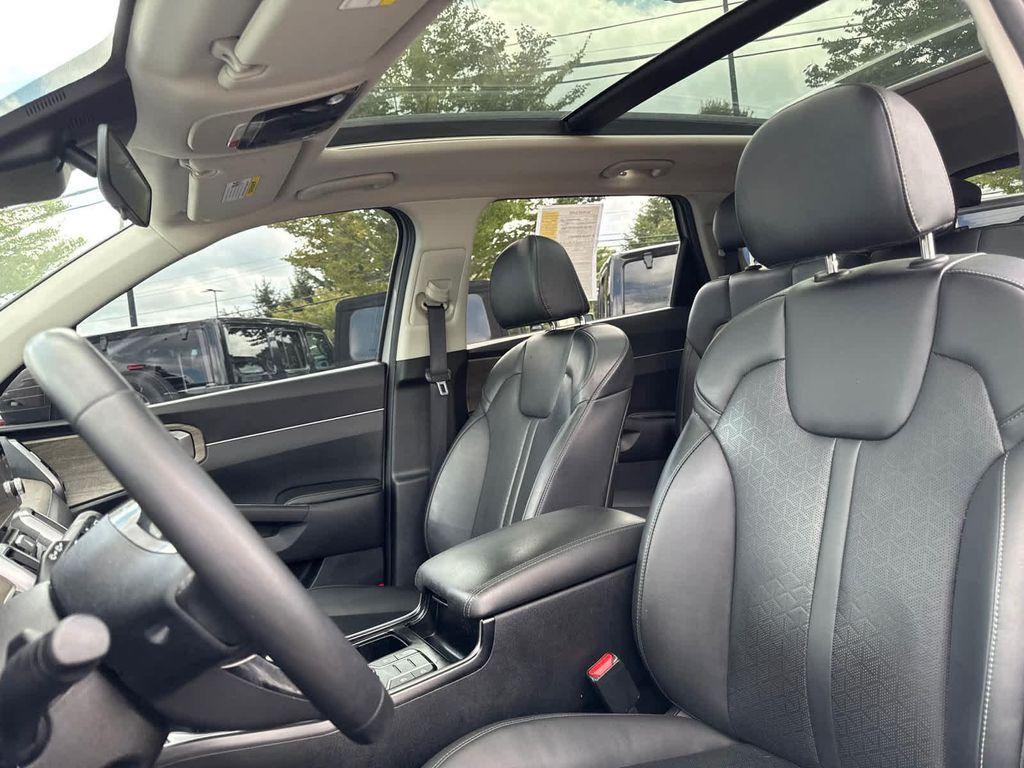 used 2023 Kia Sorento car, priced at $25,900