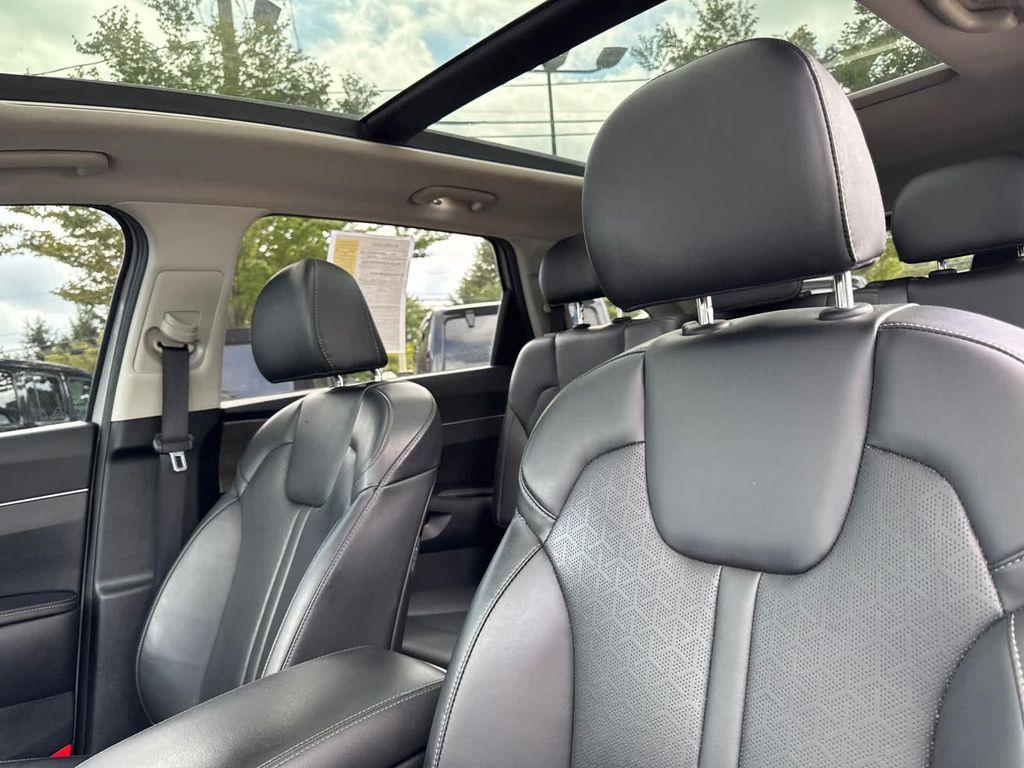 used 2023 Kia Sorento car, priced at $25,900