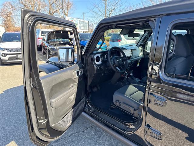 new 2025 Jeep Wrangler car, priced at $40,722