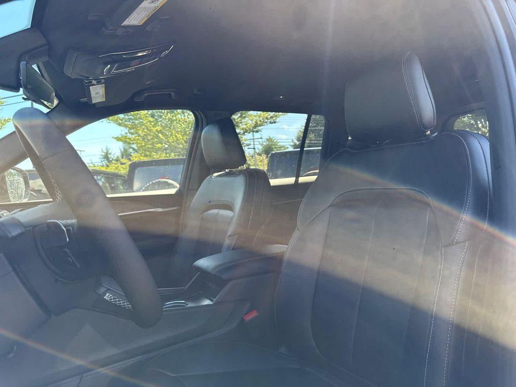 new 2025 Jeep Grand Cherokee car, priced at $42,766