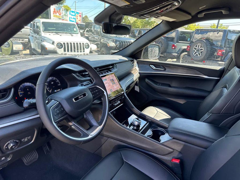 new 2025 Jeep Grand Cherokee car, priced at $42,766