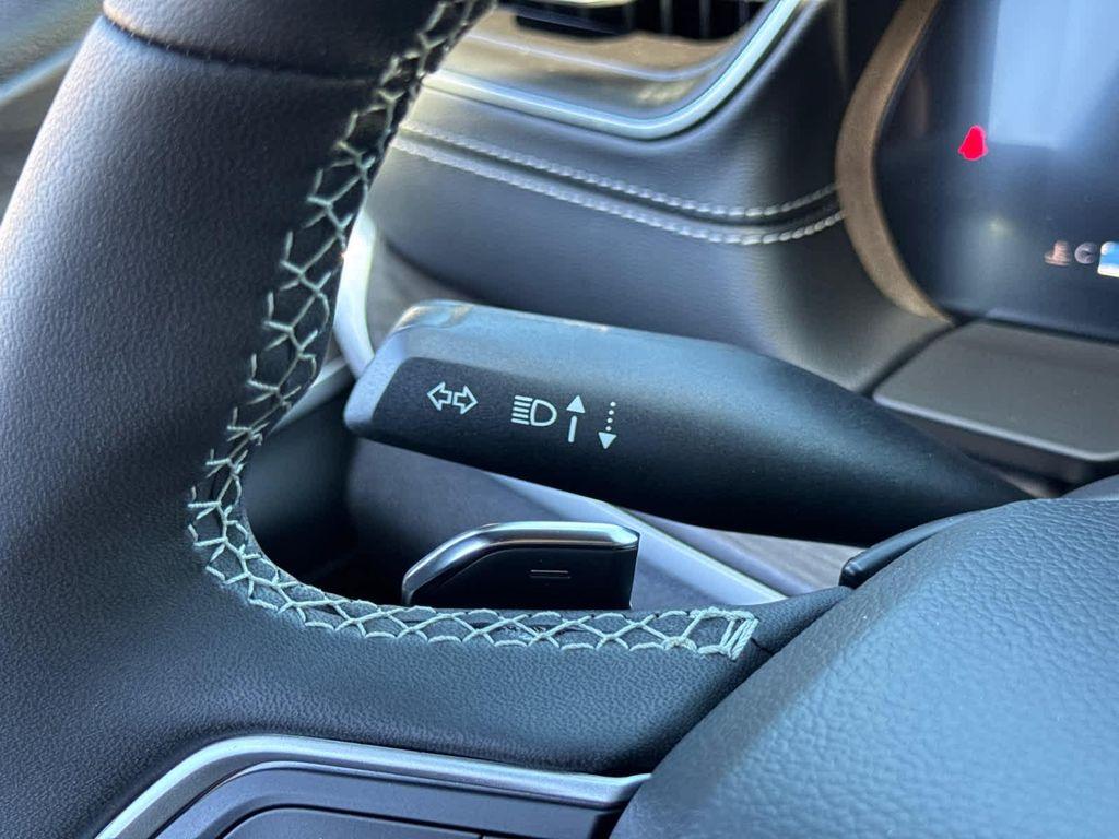 new 2025 Jeep Grand Cherokee car, priced at $45,964