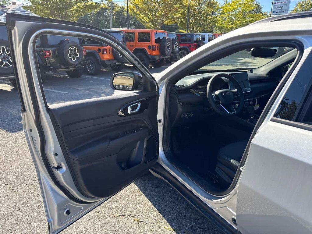 new 2026 Jeep Compass car, priced at $33,284