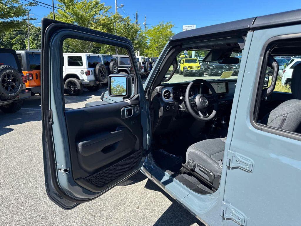 new 2025 Jeep Wrangler car, priced at $42,985