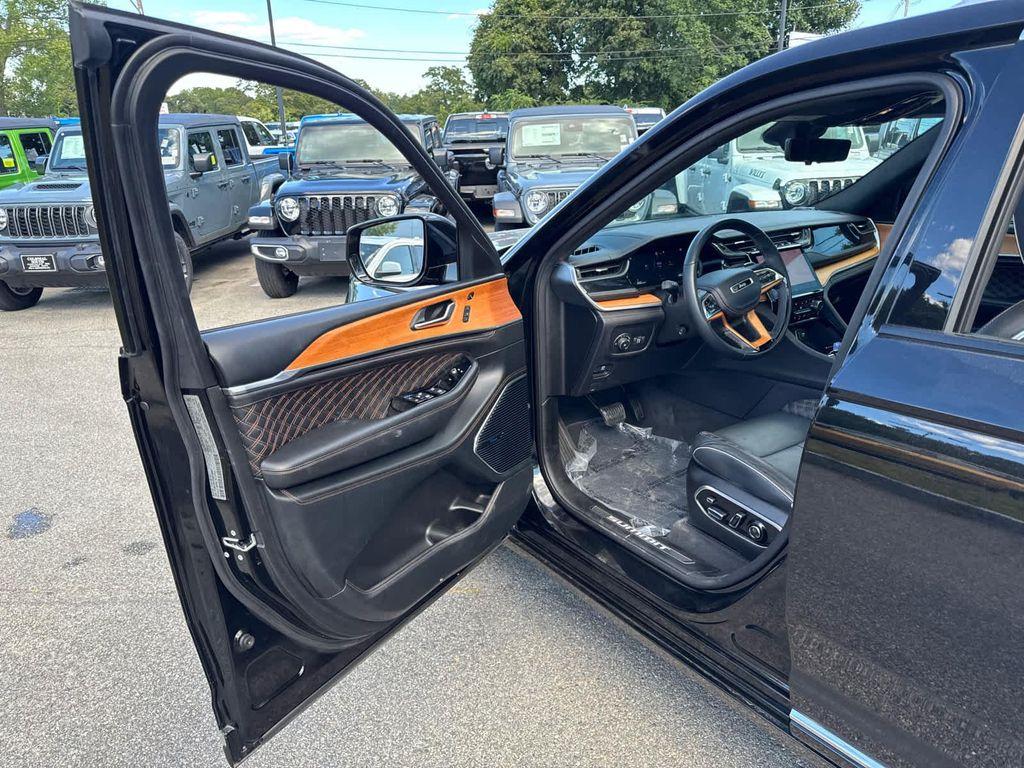 used 2022 Jeep Grand Cherokee car, priced at $45,900