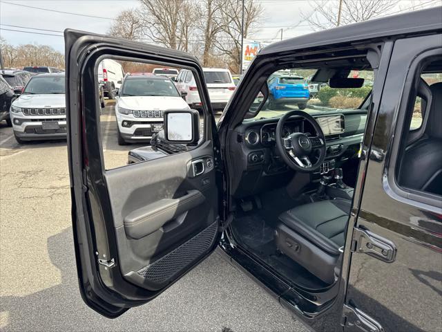 new 2025 Jeep Wrangler car, priced at $54,013