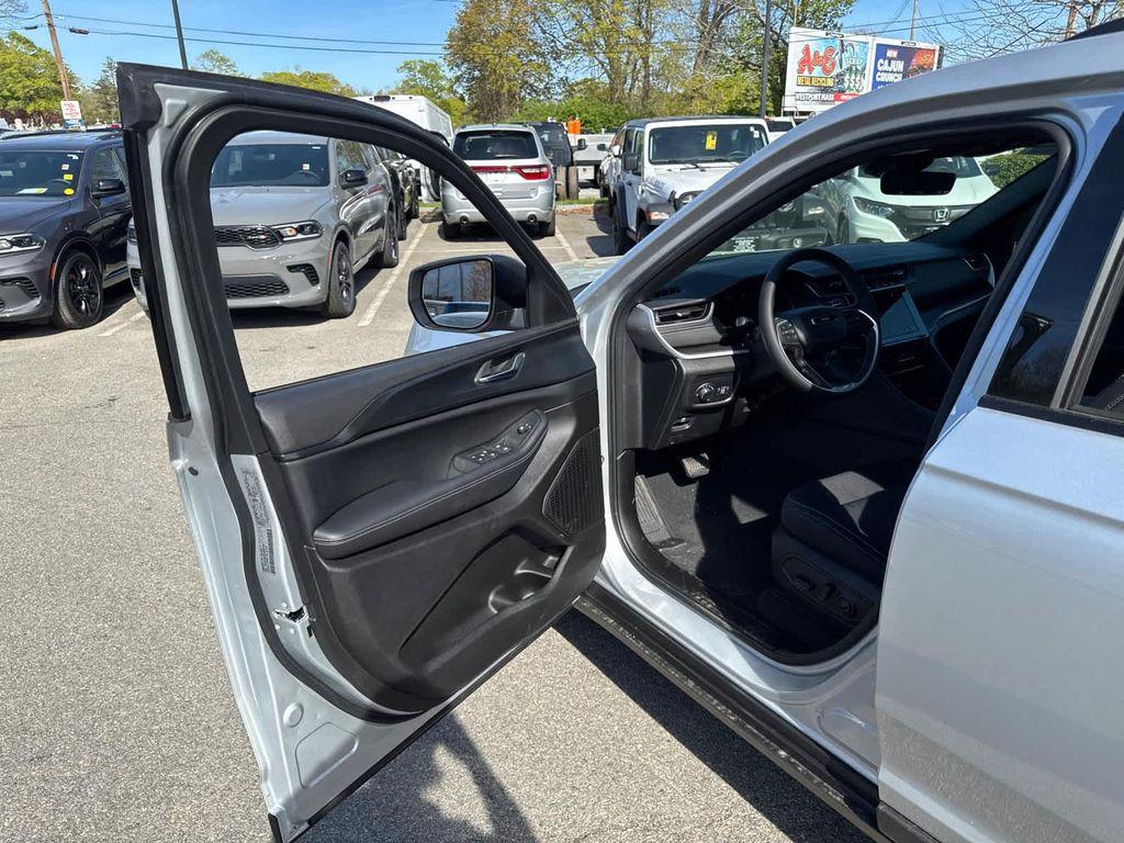 new 2025 Jeep Grand Cherokee L car, priced at $39,436