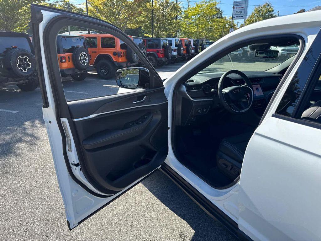 new 2025 Jeep Grand Cherokee L car, priced at $52,369