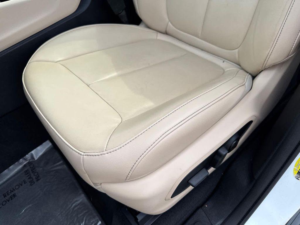 used 2022 Jeep Grand Cherokee L car, priced at $29,200
