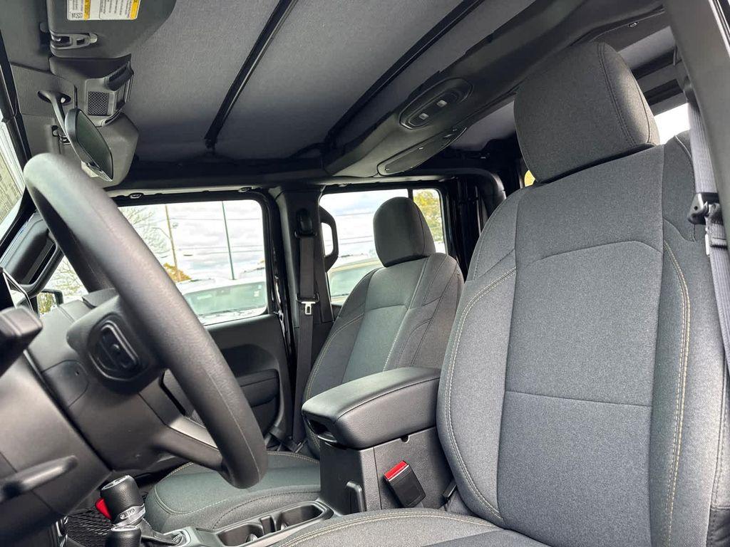 new 2025 Jeep Gladiator car, priced at $37,464