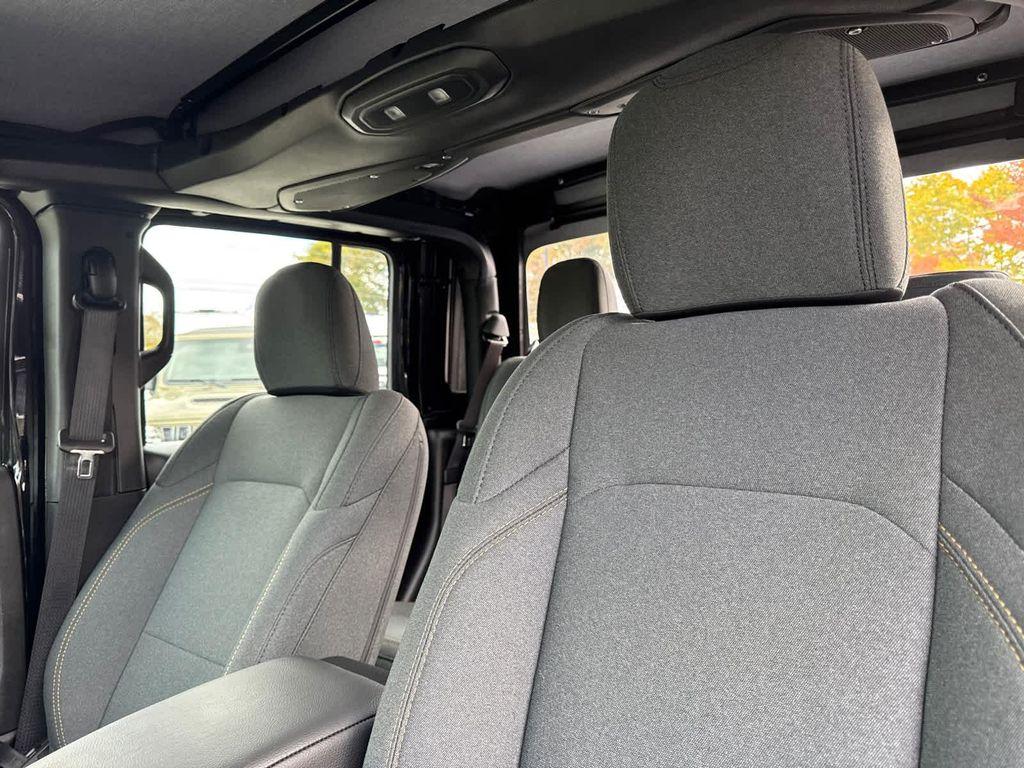 new 2025 Jeep Gladiator car, priced at $37,464