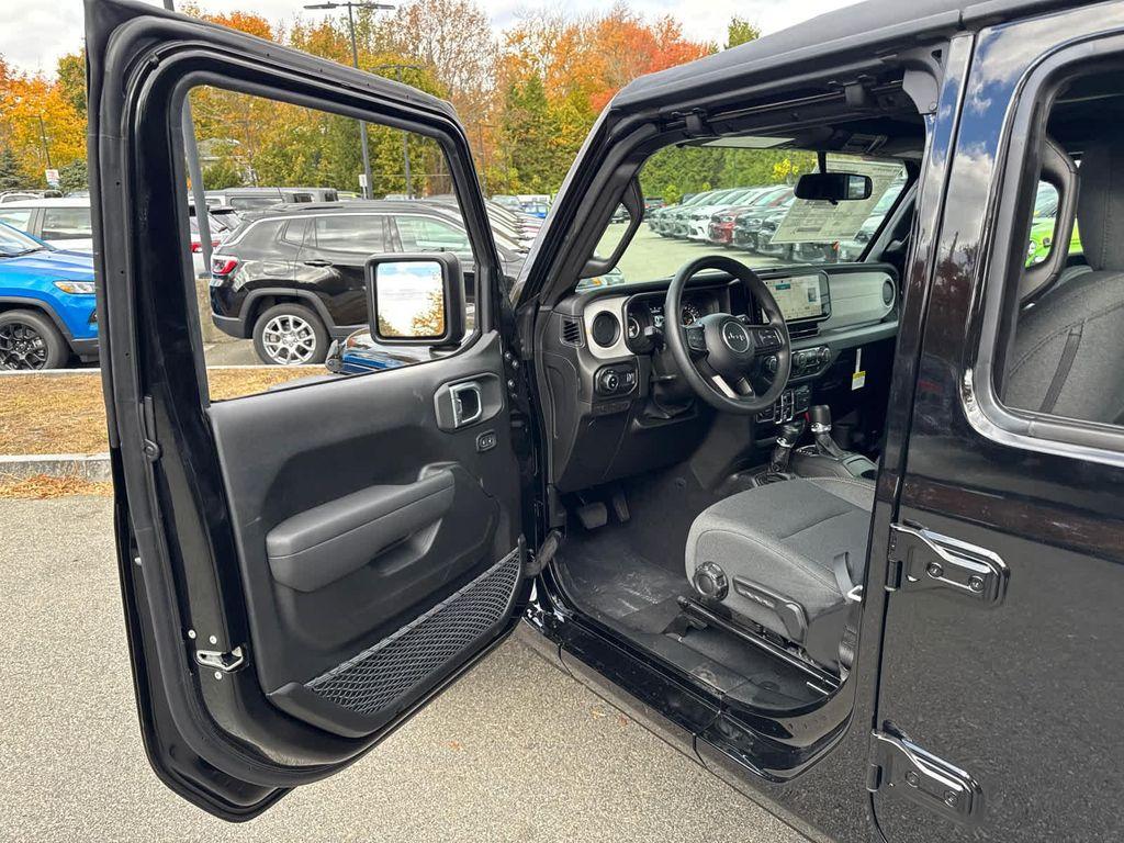 new 2025 Jeep Gladiator car, priced at $37,464