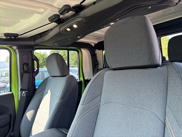 new 2025 Jeep Gladiator car, priced at $43,960