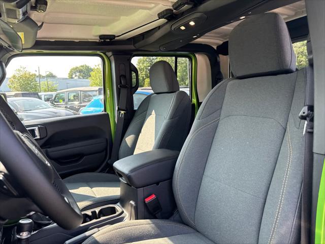 new 2025 Jeep Gladiator car, priced at $43,960
