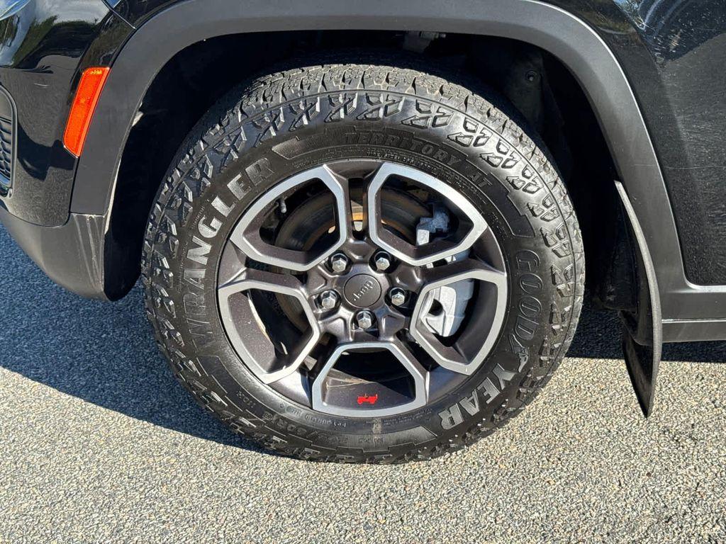 used 2022 Jeep Grand Cherokee car, priced at $37,989