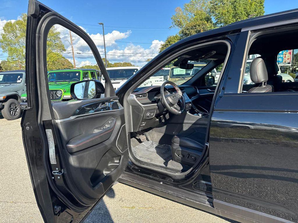 used 2022 Jeep Grand Cherokee car, priced at $37,989