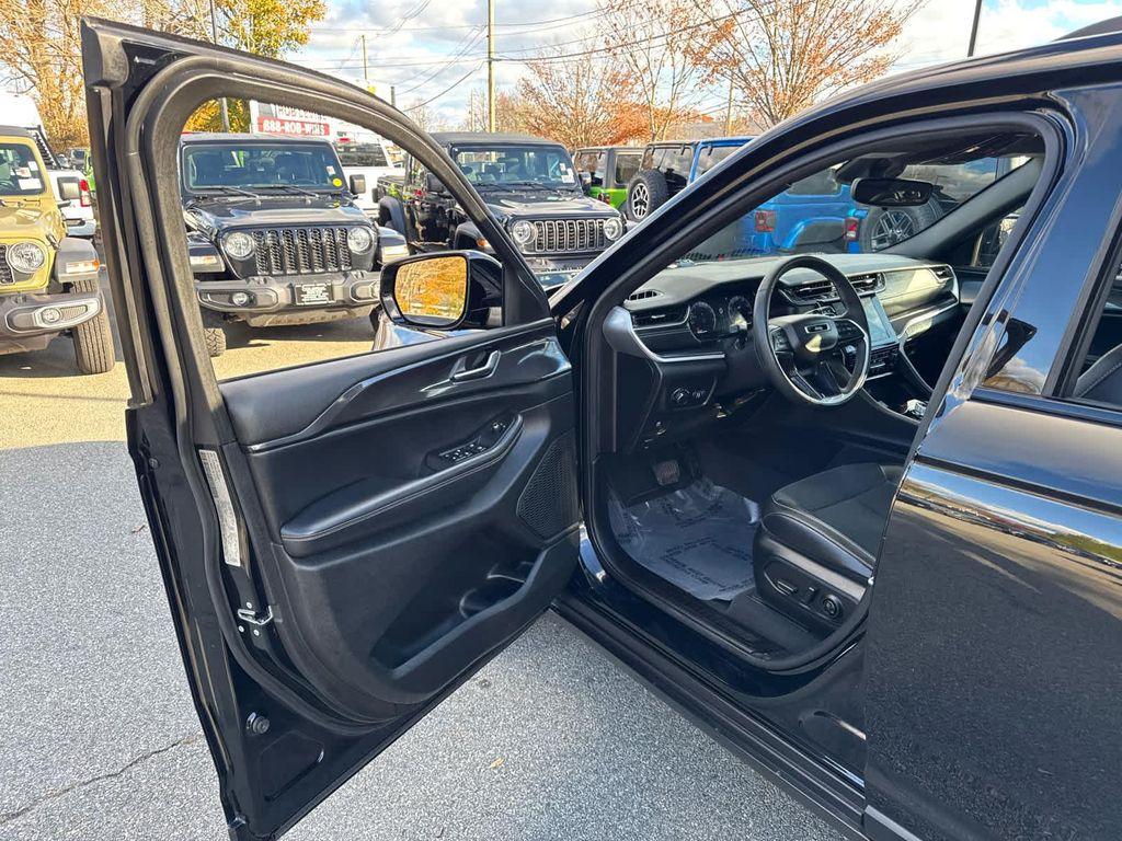 used 2023 Jeep Grand Cherokee car, priced at $30,400