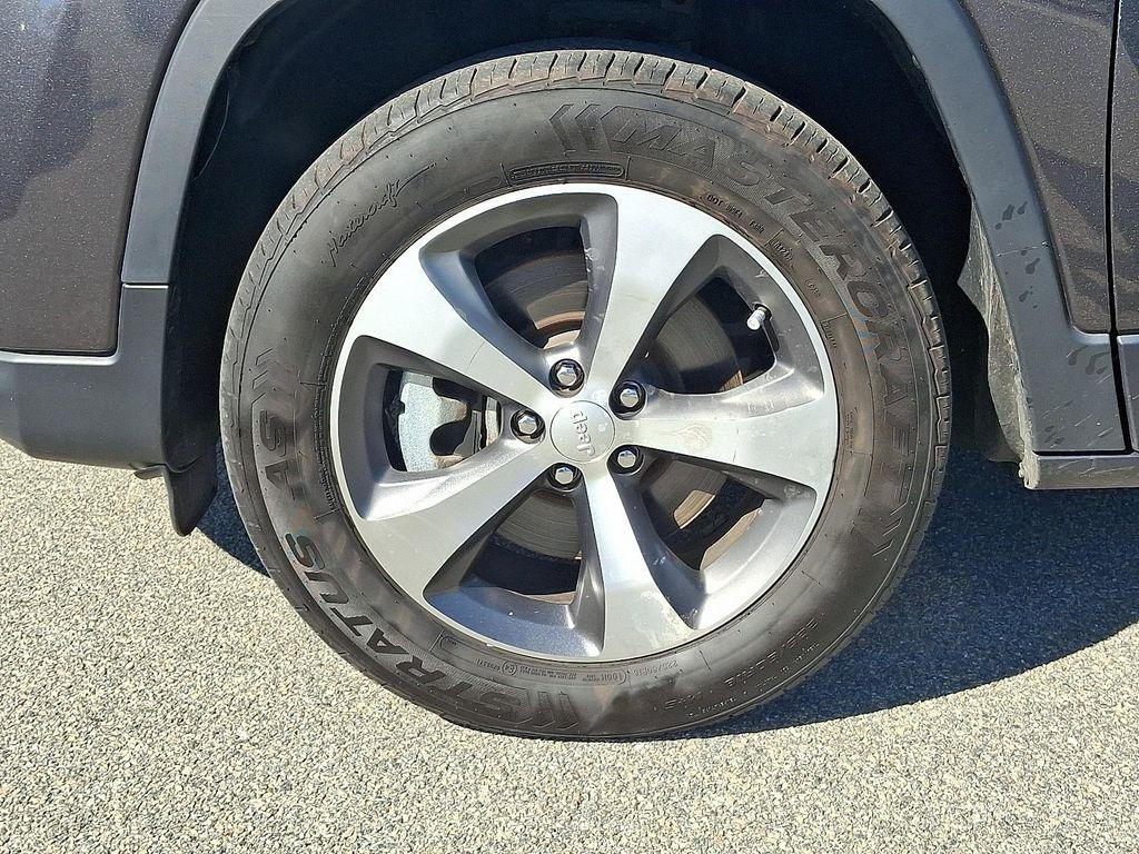 used 2022 Jeep Cherokee car, priced at $23,491